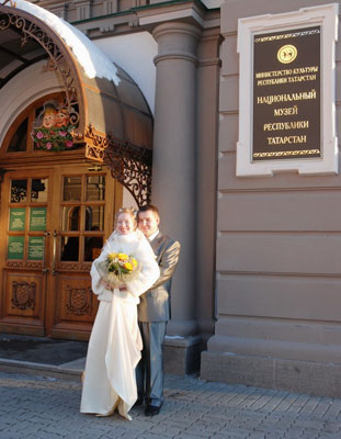 Свадьба в Казани - фотография около музея